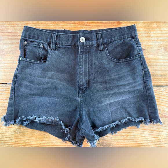 Love Tree Distressed Black Jean Shorts Size Medium - Picture 1 of 6